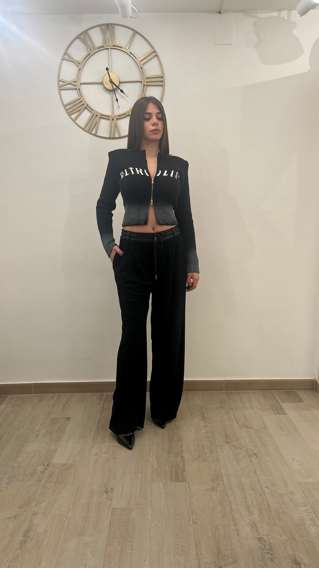 Pantalone di lana                                       Con bustino di ecopelle