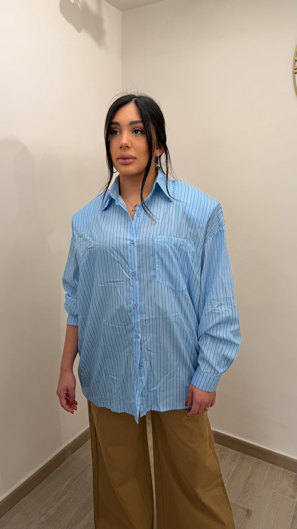 Camicia a righe celeste con spalline