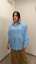 Camicia a righe celeste con spalline